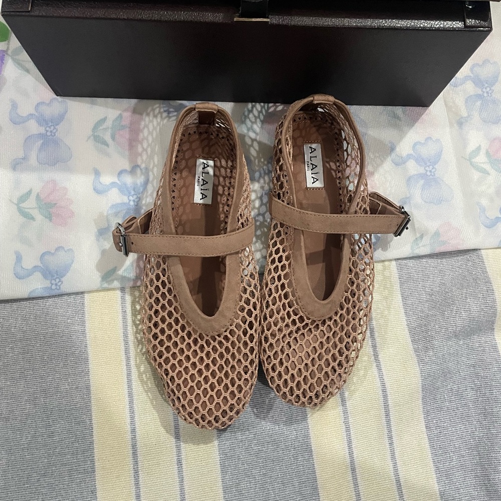 Alaïa Beige Mesh Mary Jane Flats with Ankle Strap - Picture 5 of 10